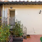 Piazza PittiLuminoso Appartamento Con Terrazzo E Parcheggio Su Richiesta